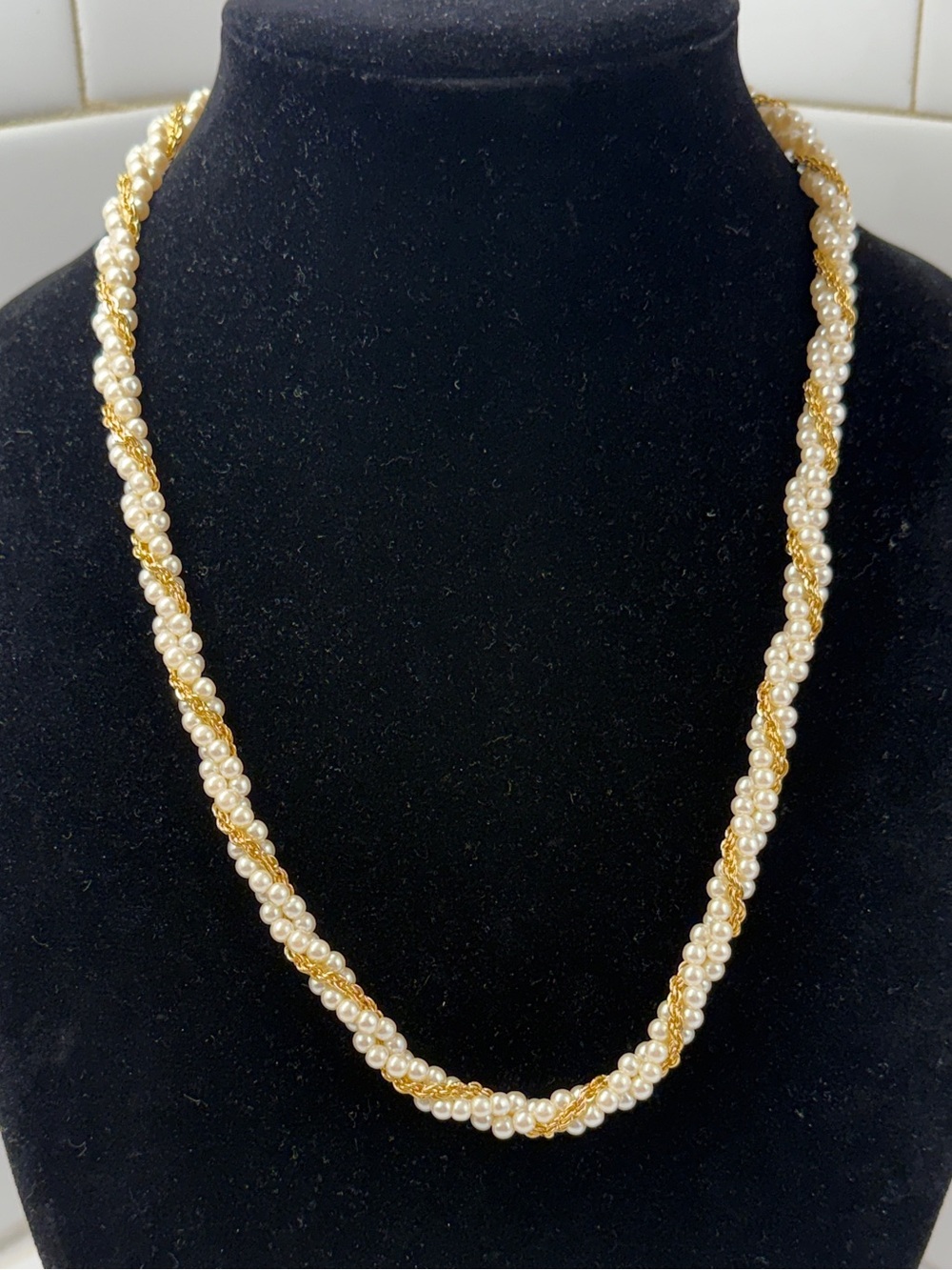 Elegant Twisted Pearl and Gold Necklace - Women Jewelry
